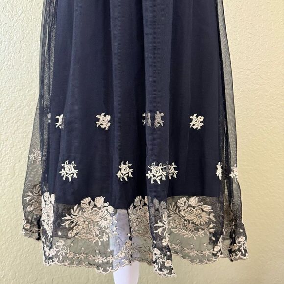 Betsey Johnson Embroidered Lace Overlay Empire Dress Black Women's Size 2 - Picture 3 of 9